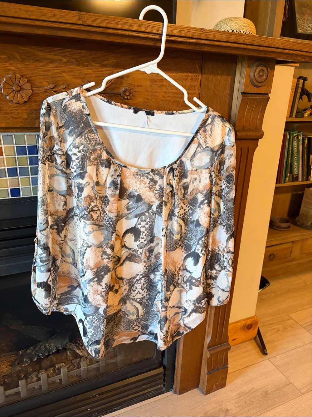 Womens Scoop-Neck Printed Blouse in Gray and Cream